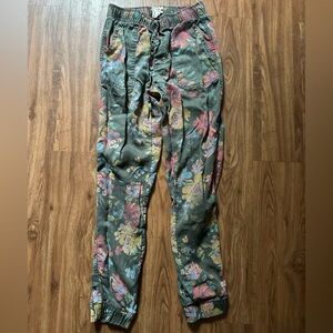 Nicole Miller Green Floral Cargo Jogger Pants